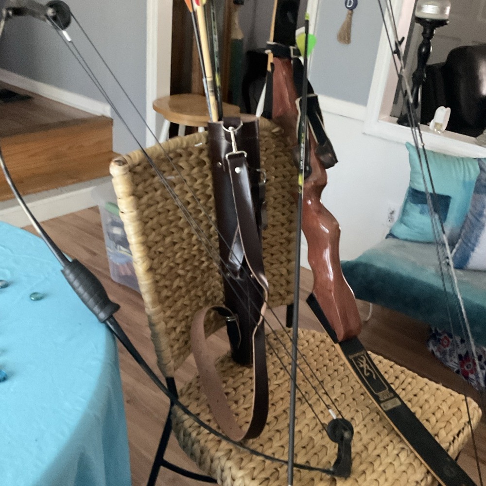 Bow & Arrow Full Kit 2 Bows 1 Quiver And 5 Arrows